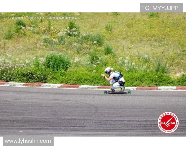 西安滑板队在城市马拉松中的灵活性表现引发热议与赞赏